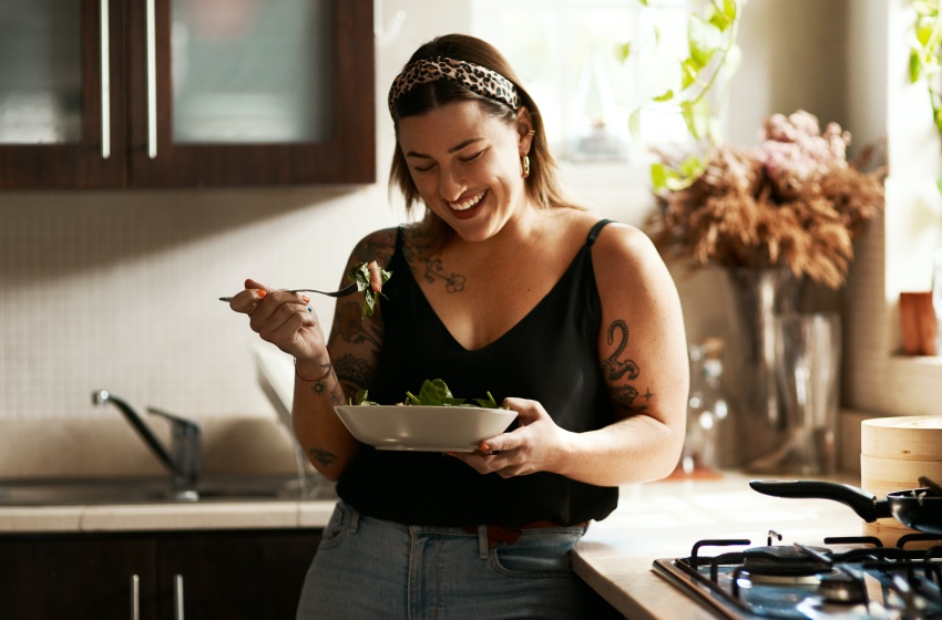 Nutricionista indica cómo mantener una alimentación saludable durante el verano